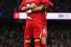 开云体育-英超焦点对决：曼城挑战利物浦，谁能笑到最后？