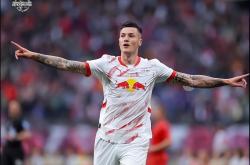 开云体育中国官网-RB莱比锡客场遭遇绝杀，扩大领先优势