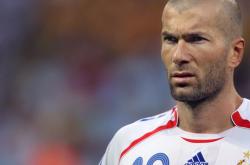 开云官方app入口-战术博弈下的胜利密码，本泽马爆发与荷兰锁死塞内加尔的启示