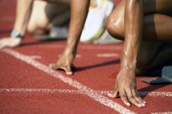 开云体育官网-跨界狂飙，当雄鹿冲垮灰熊，拉文在F1赛道接管比赛