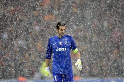 开云体育app-福克斯攻防转换核心驱动，雄鹿血拼骑士演绎现代篮球战术博弈