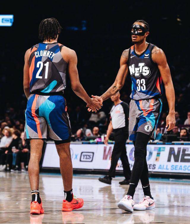 火力全开，篮网双雄共同猛攻对手的简单介绍