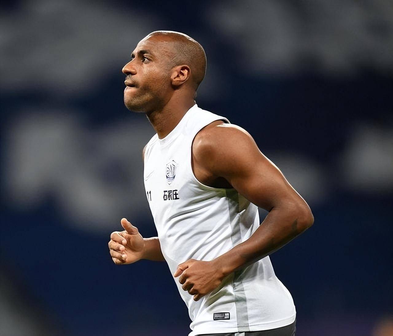 里昂球员突然宣布退役,结束职业生涯 里昂球员突然宣布退役,结束职业生涯