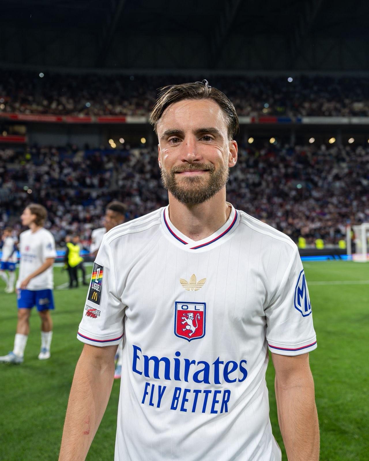 里昂球员突然宣布退役,结束职业生涯 里昂球员突然宣布退役,结束职业生涯