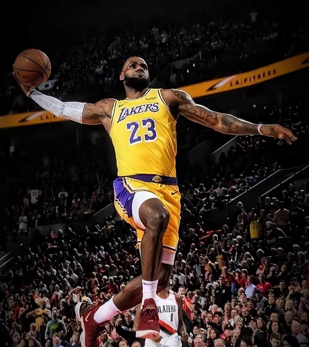 詹姆斯:带队到达顶峰,全队团结拼搏的简单介绍 詹姆斯:带队到达顶峰,全队团结拼搏的简单介绍