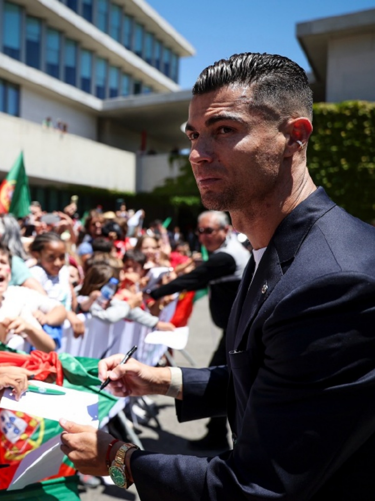 欧洲足球巨星备战关键比赛，冲击国家队入选的简单介绍