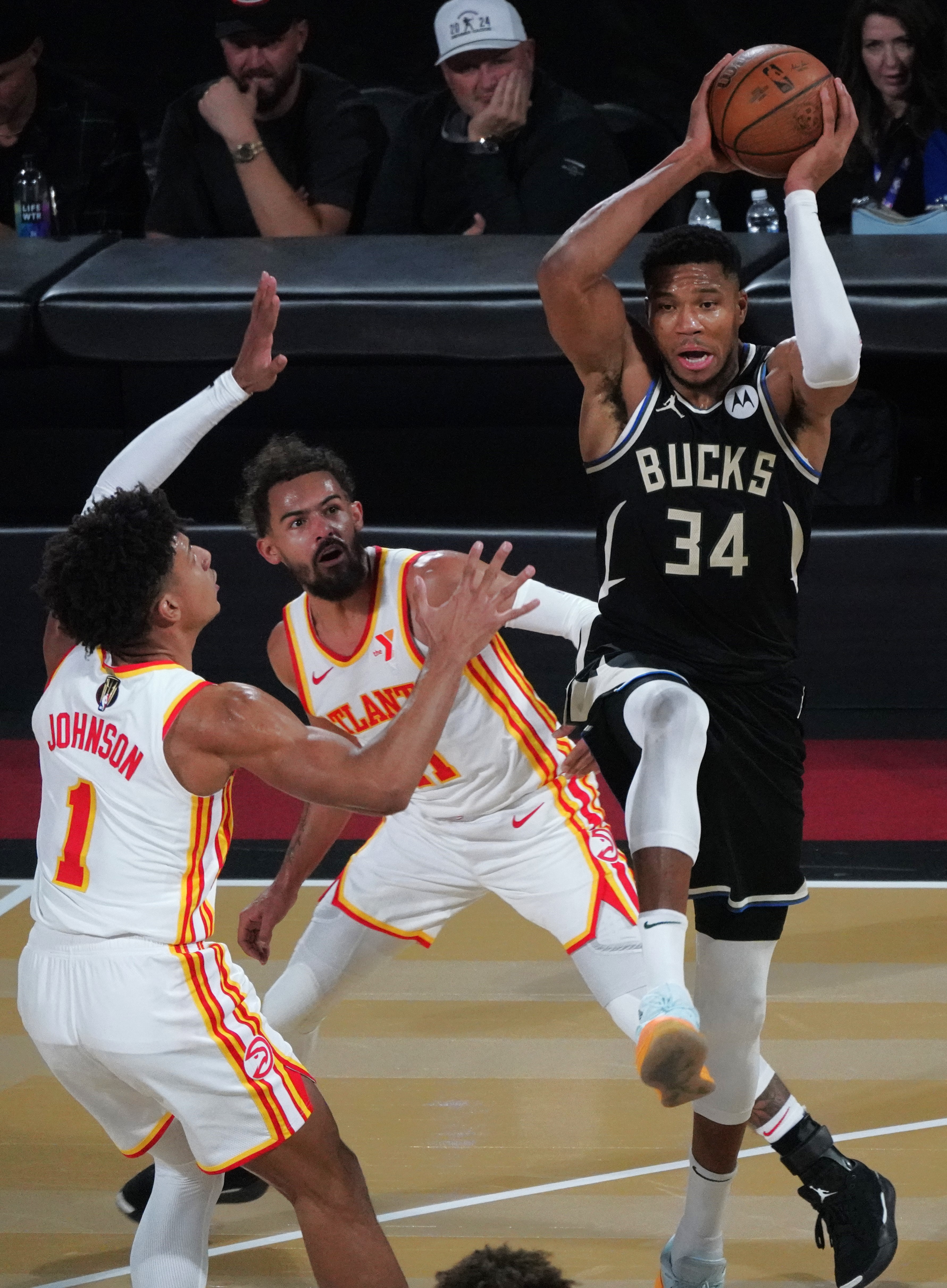 公牛客场大胜老鹰，拉文全场砍下分的简单介绍