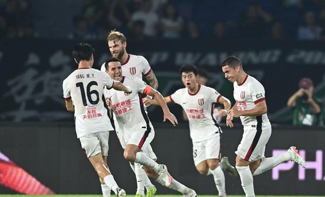 关于中超联赛球队实力差异引起关注，比赛过程精彩激烈的信息