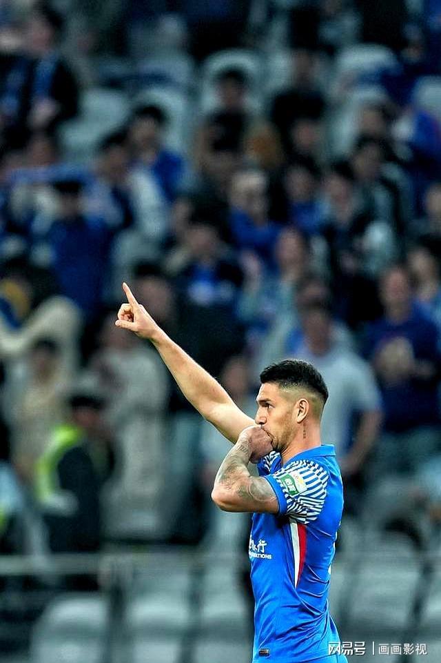 球员在场上表现出无与伦比的个人能力 球员在场上表现出无与伦比的个人能力