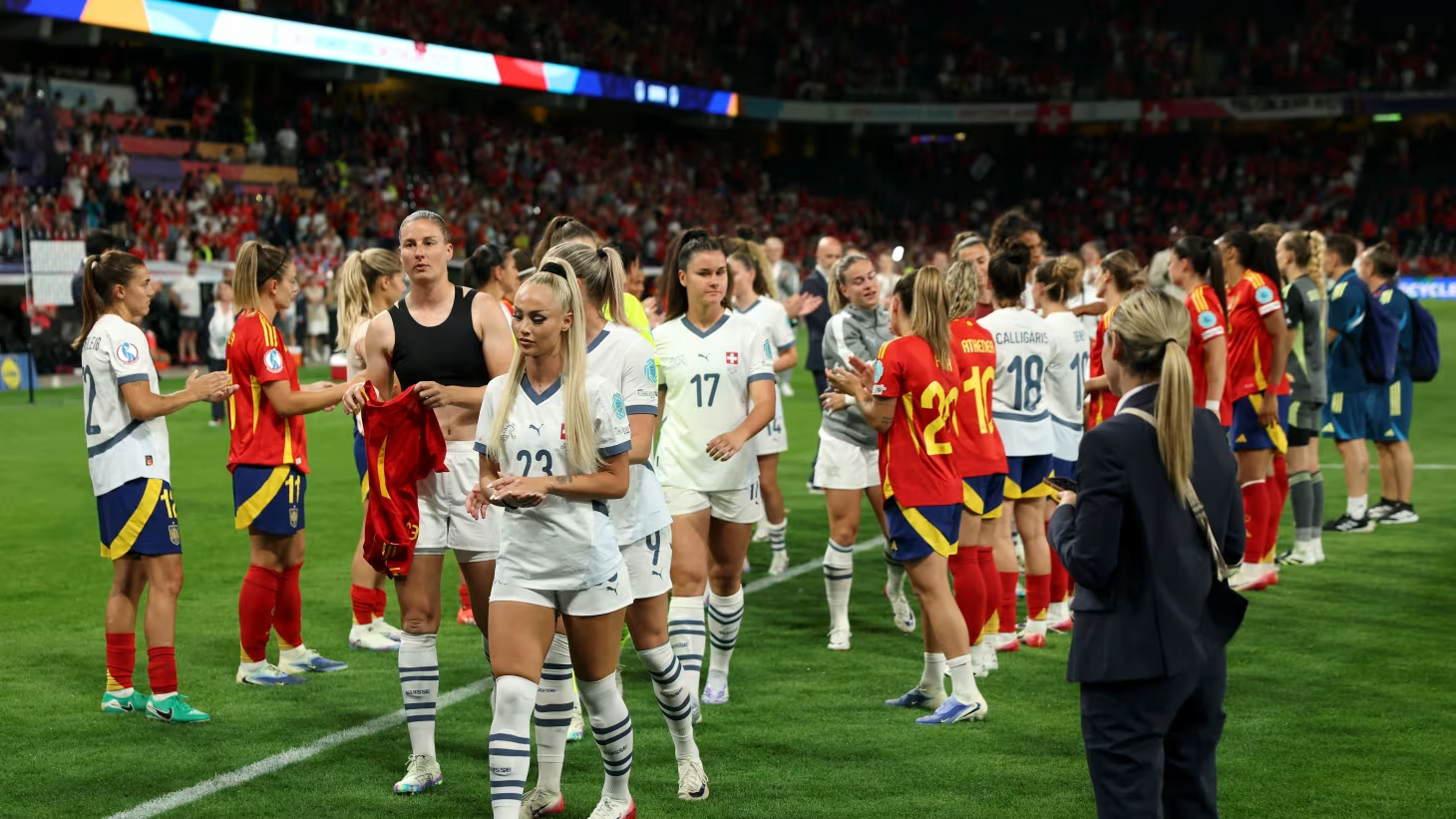 精彩纷呈，女足对决中哪个球队表现更出色？的简单介绍