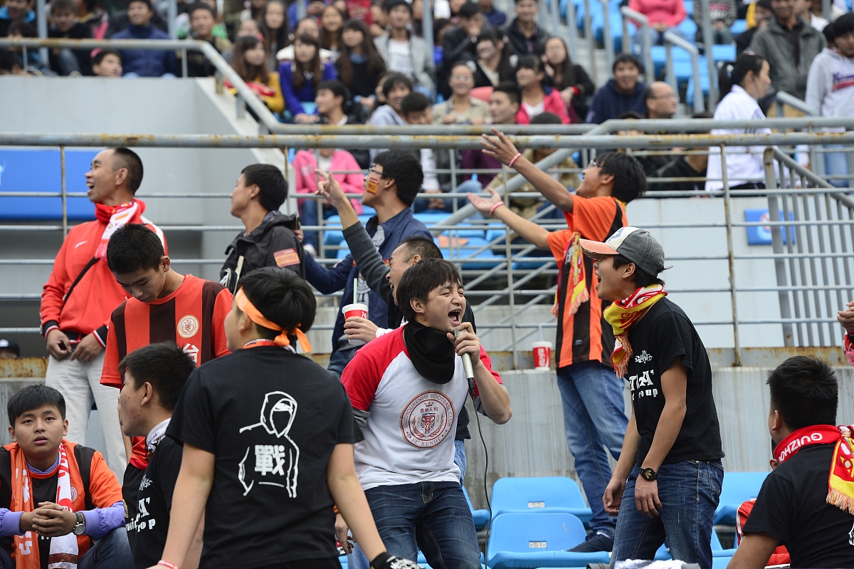 惊心动魄！球员们在赛场上展现出色表现的简单介绍