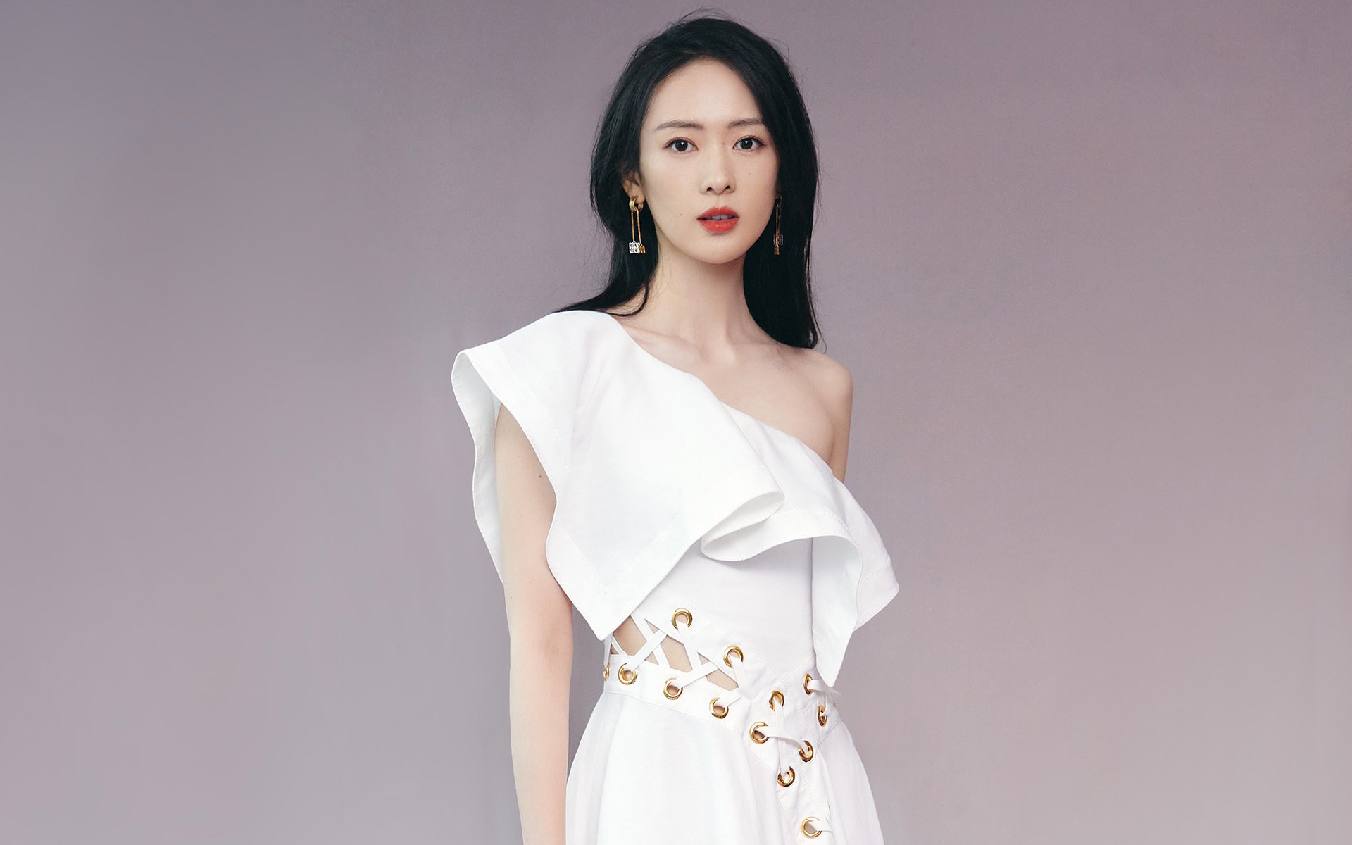 赛道与疆场,当F1引擎轰鸣遇见新疆铁骑