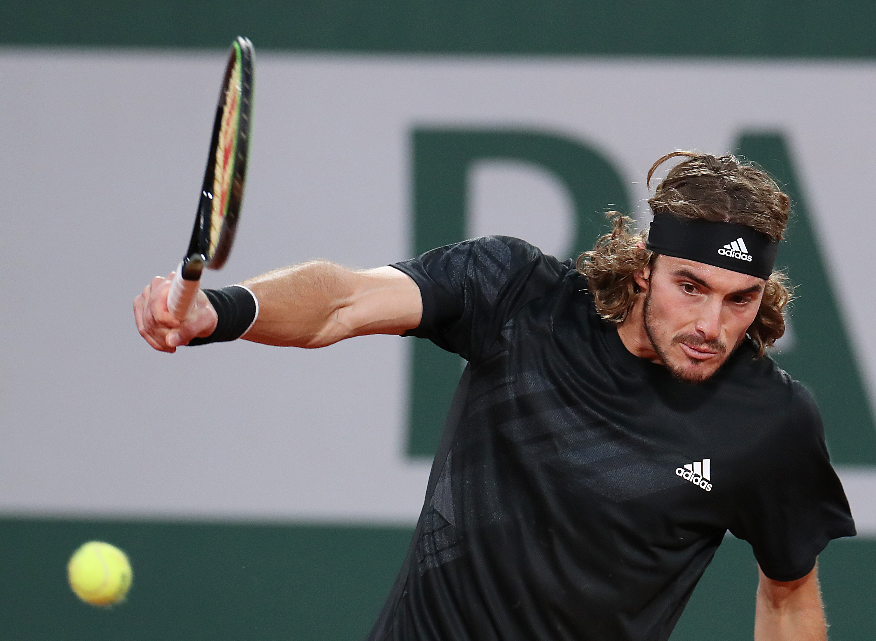 年终总决赛鏖战美网,西西帕斯点燃赛场的简单介绍 年终总决赛鏖战美网,西西帕斯点燃赛场的简单介绍