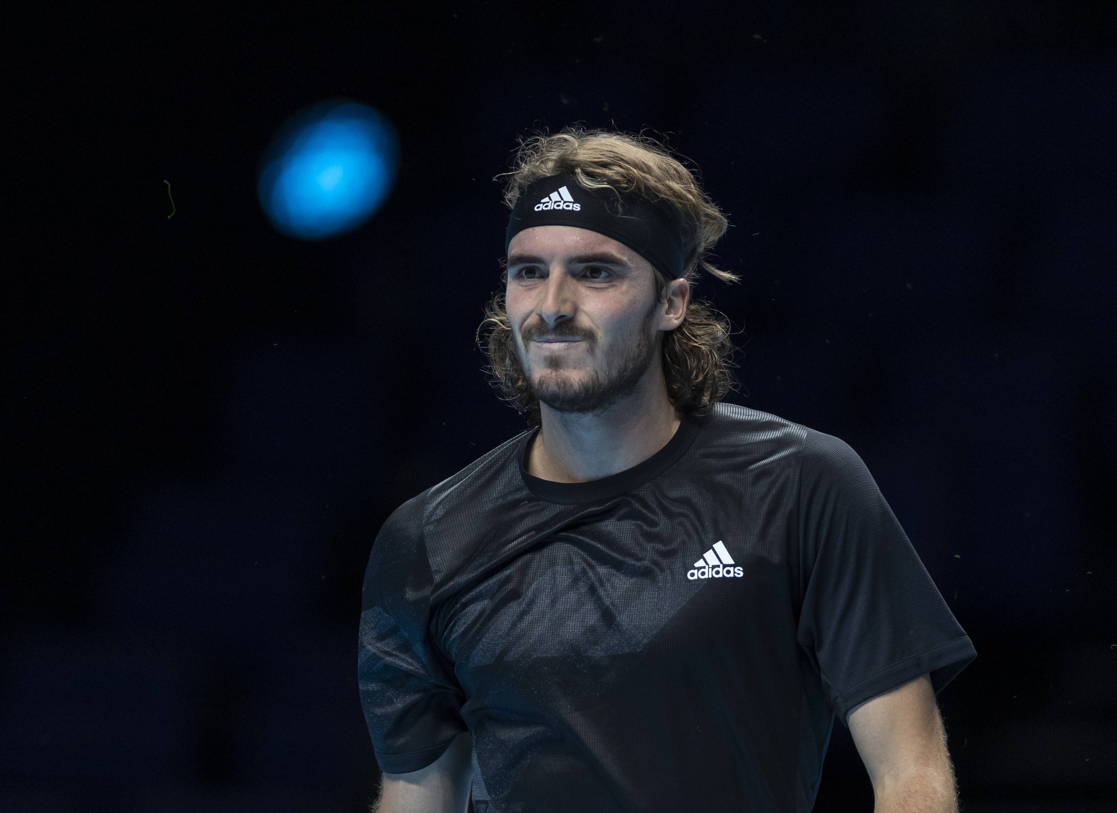 年终总决赛鏖战美网,西西帕斯点燃赛场的简单介绍 年终总决赛鏖战美网,西西帕斯点燃赛场的简单介绍