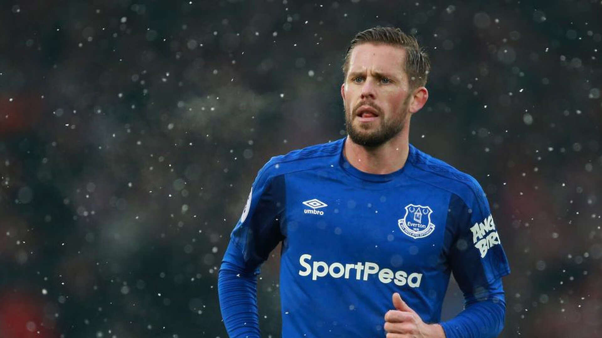 英格拉姆点燃赛场,湖人提前终结悬念上海队