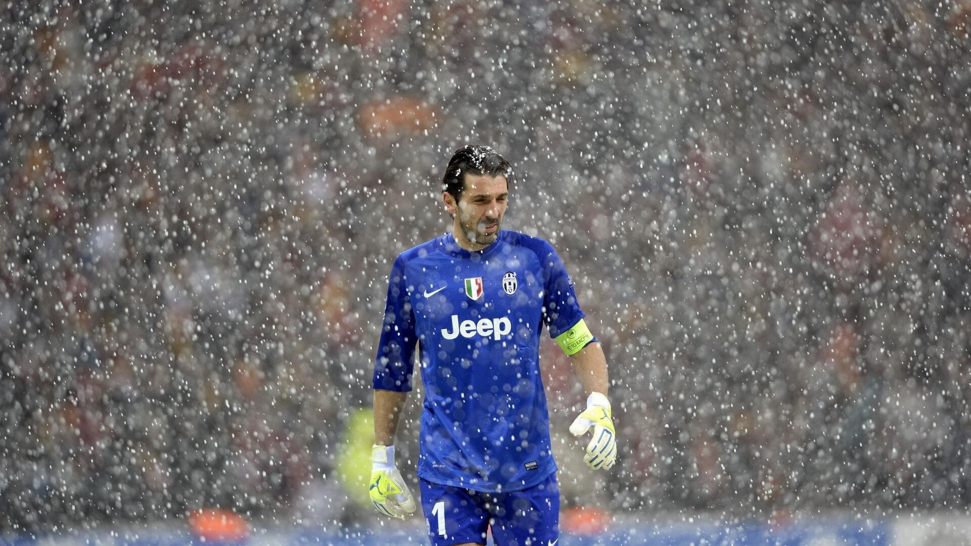 跨界风暴，当墨西哥足球横扫丹麦，德里赫特却在F1赛道上接管比赛