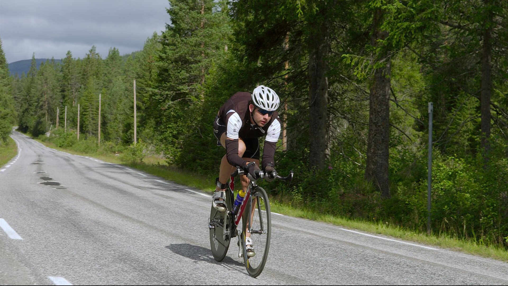 范弗利特爆发助爵士争冠战突围,湖人防线溃败显隐忧